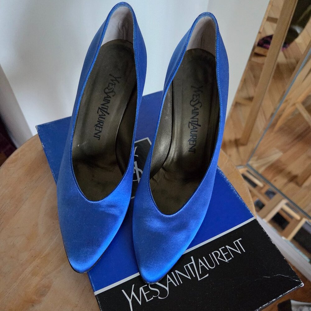 Authentic Yves st Laurent royal blue high hells US7 great condition with box